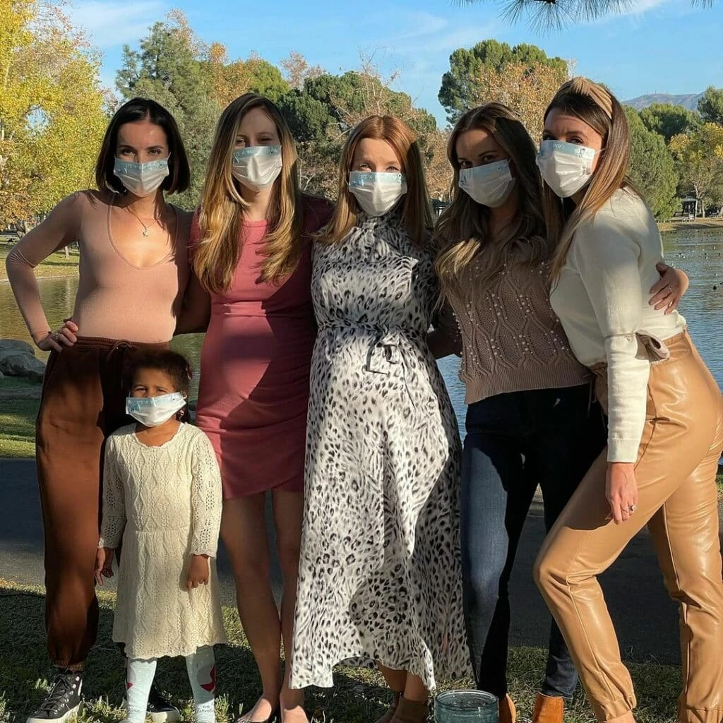 covid baby shower with friends