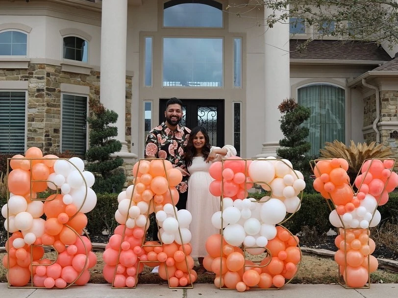 outdoor baby shower baby blocks balloons