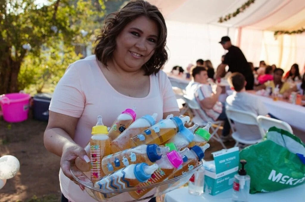 baby shower etiquette for grandma helping