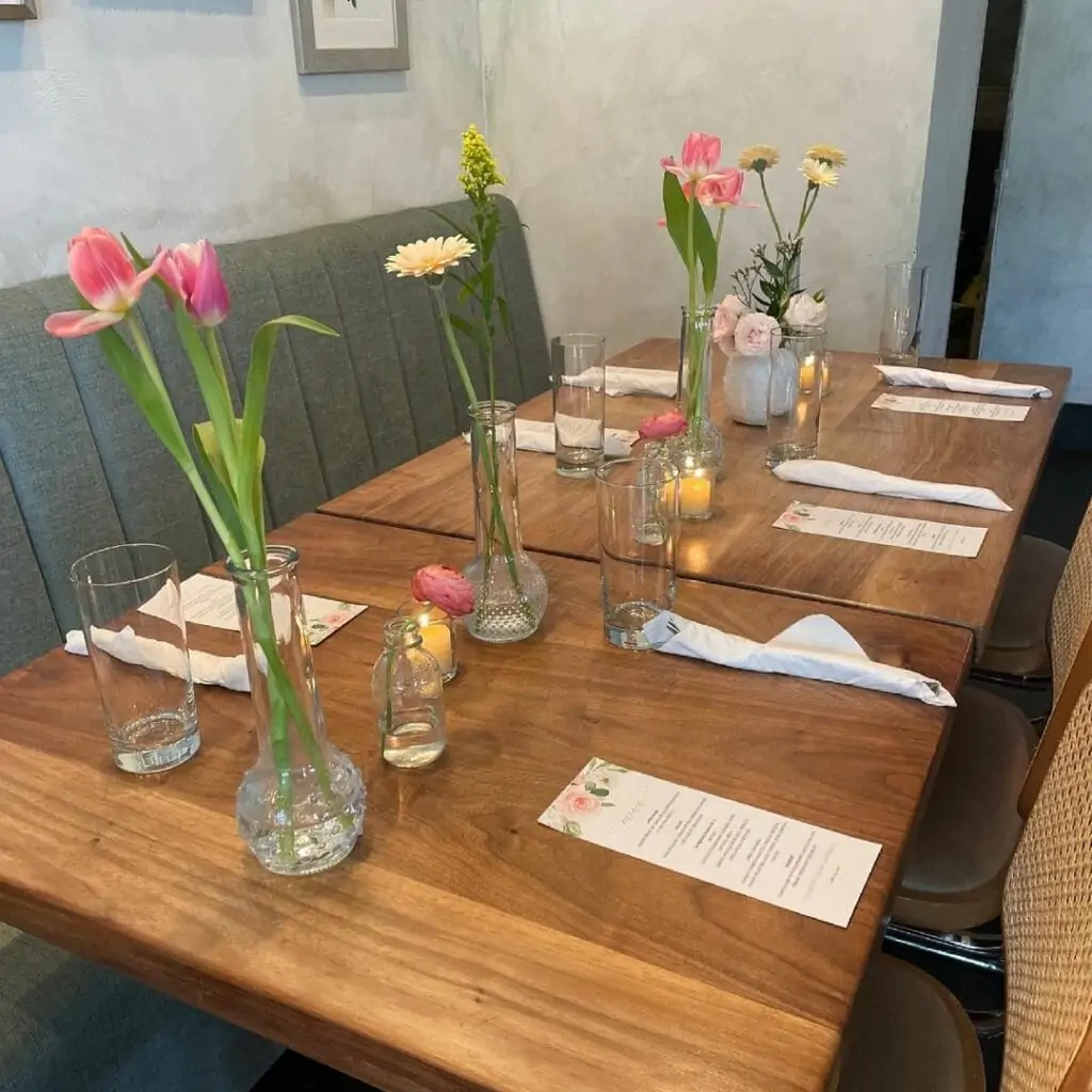 vase and flowers on the table