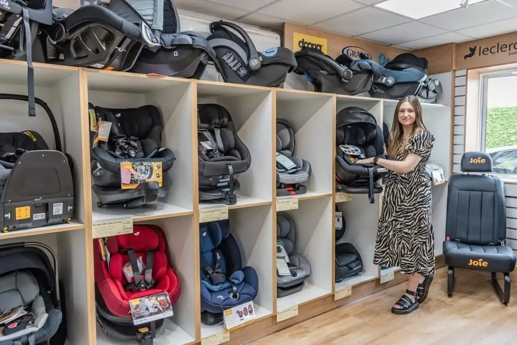 mom to be buying car seat for baby
