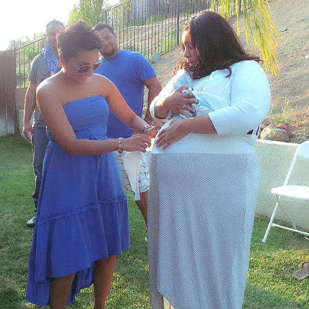 guess mom's belly size using toilet paper