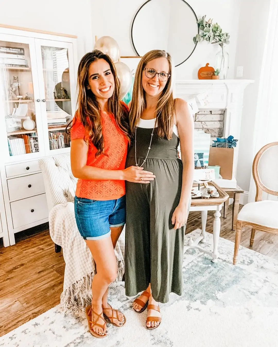 webbabyshower virtual baby shower etiquette mom with friend