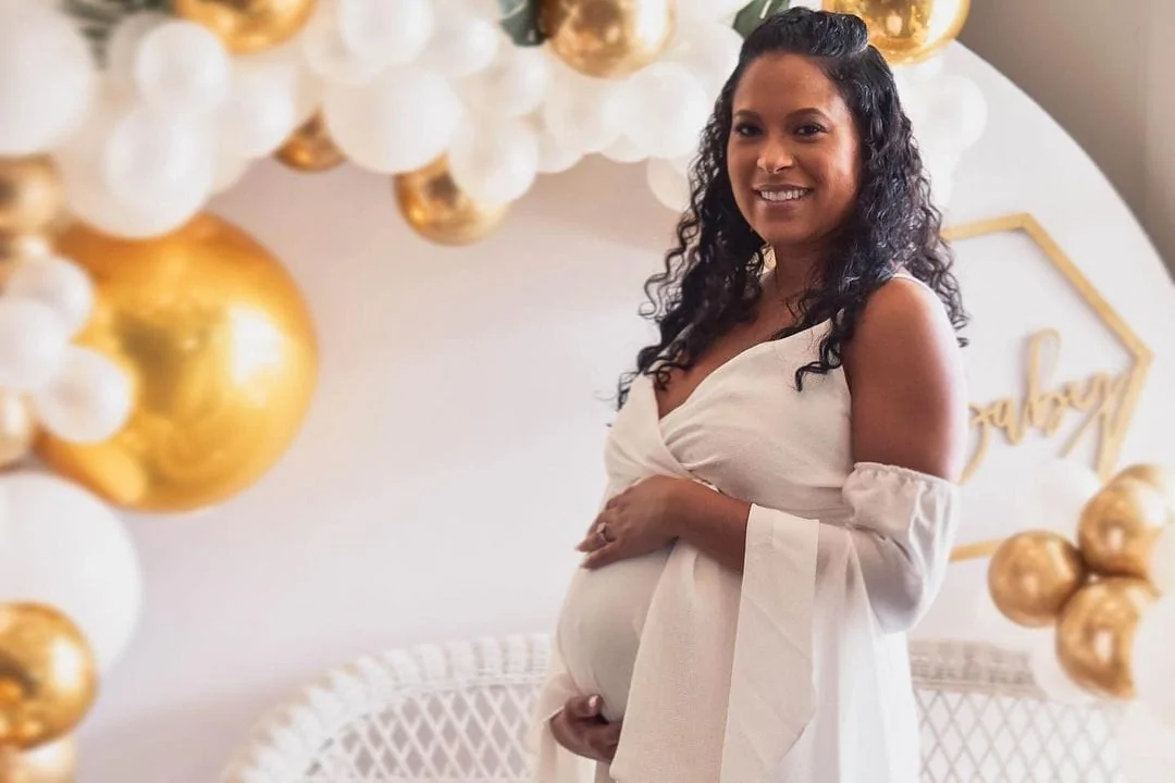 who should throw the baby shower mom to be