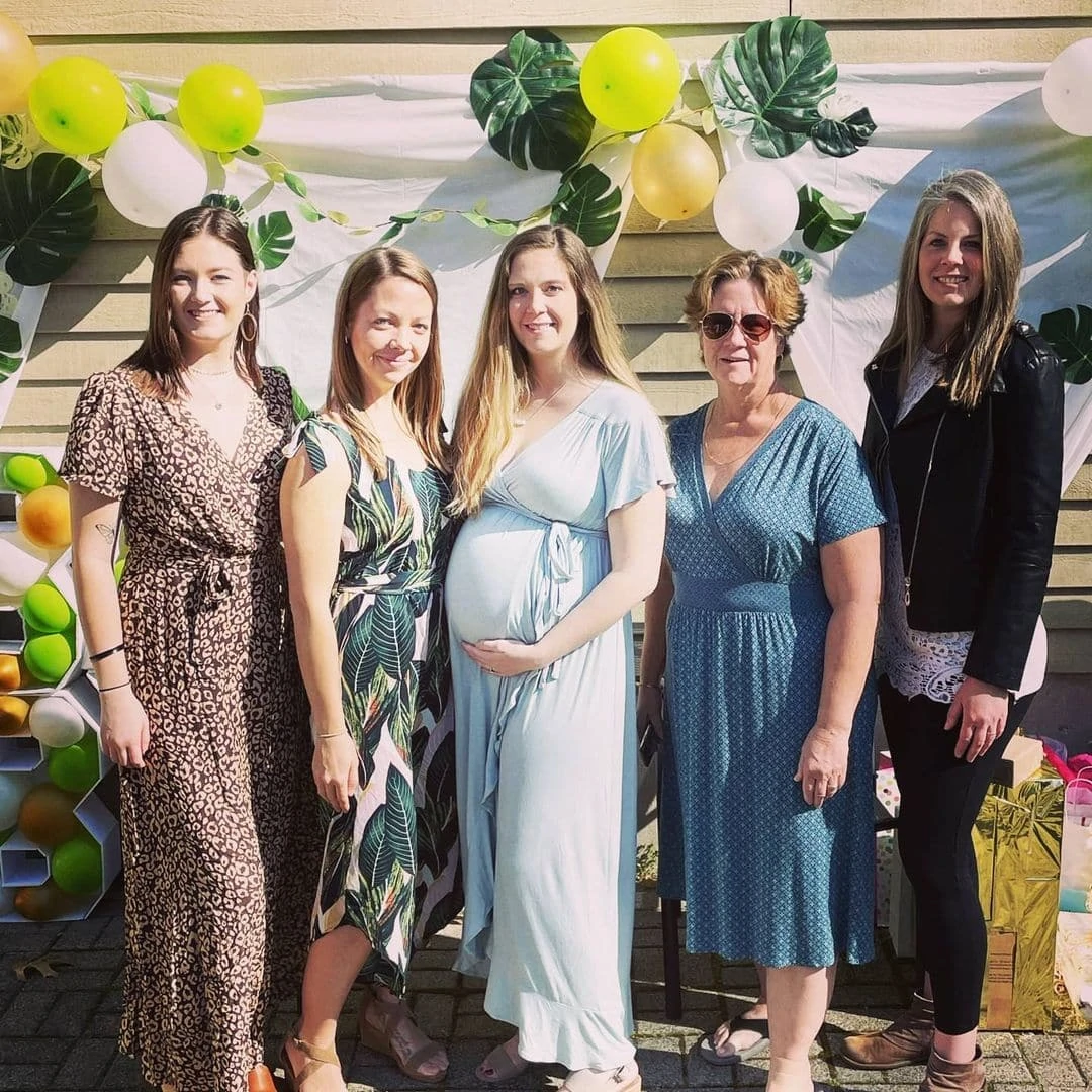 who should throw the baby shower mom to be with family and friends