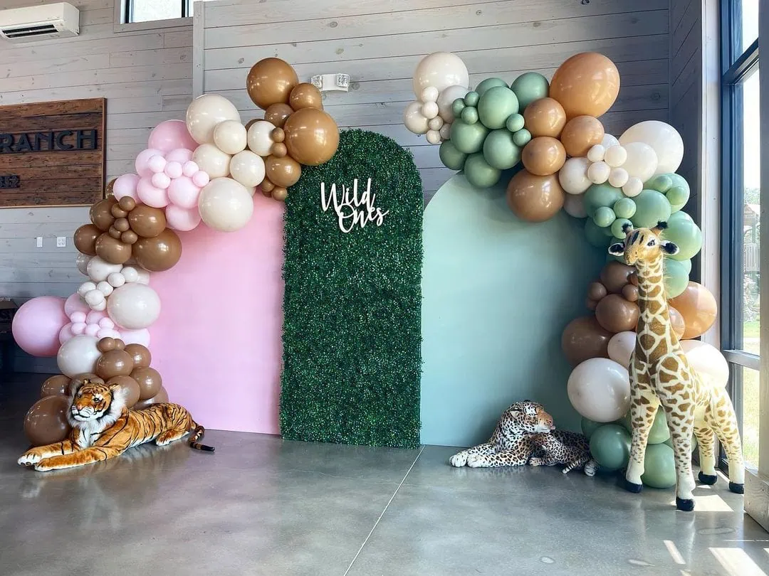 a picture of a jungle baby shower organized by Bomb Balloons in San Antonio