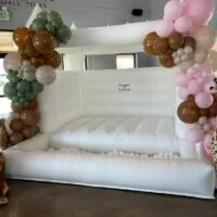 a picture of a jungle baby shower organized by Bomb Balloons in San Antonio