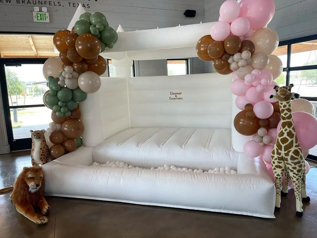 a picture of a jungle baby shower organized by Bomb Balloons in San Antonio