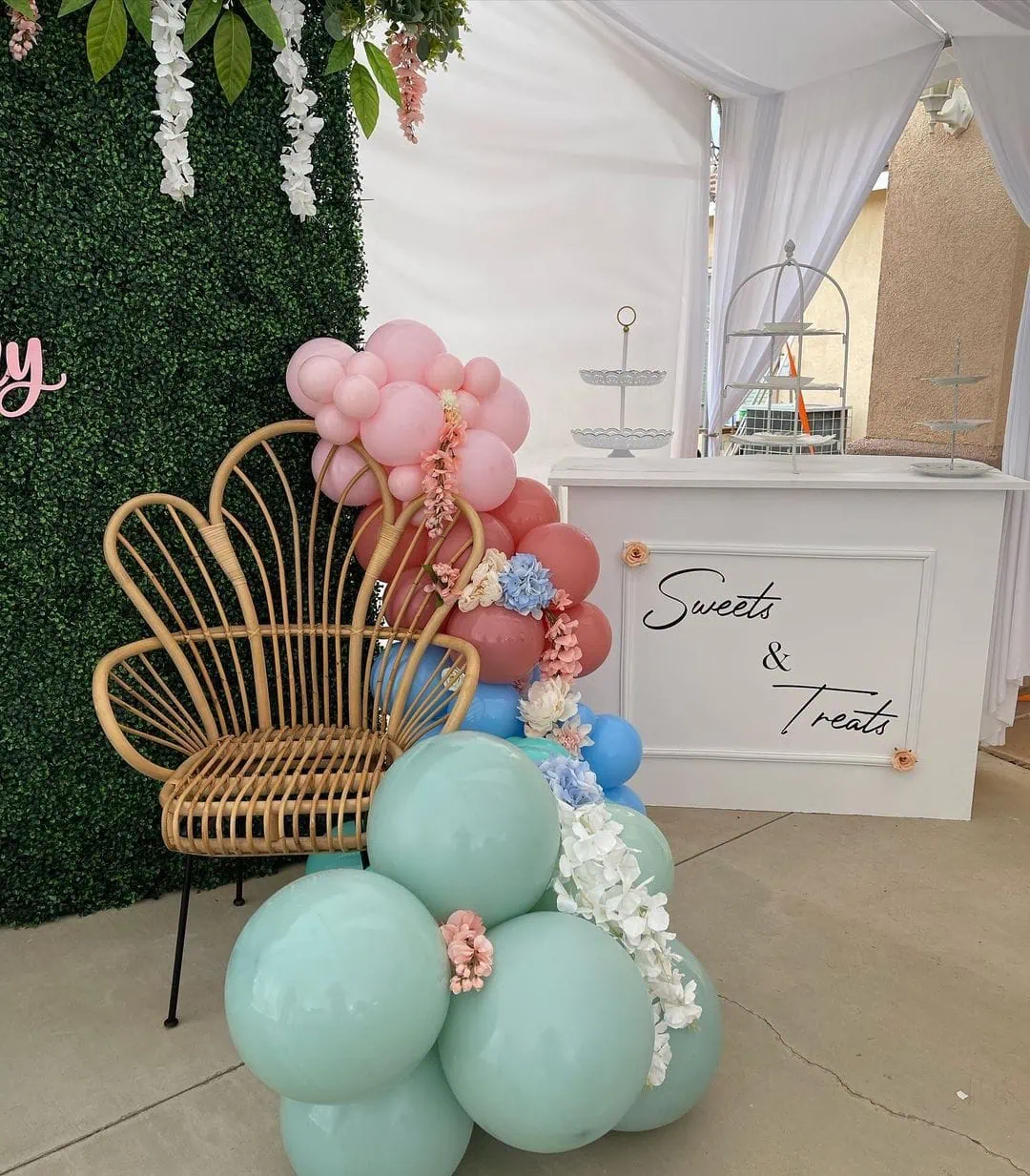 a picture of a tea party baby shower organized by Balloons by Andrellina