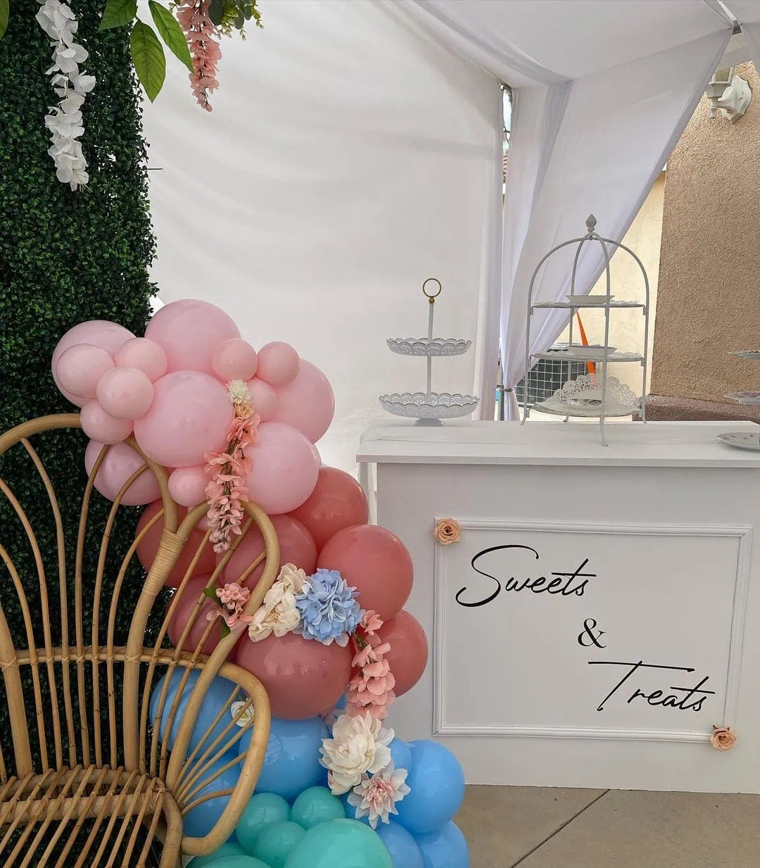 a picture of a tea party baby shower organized by Balloons by Andrellina