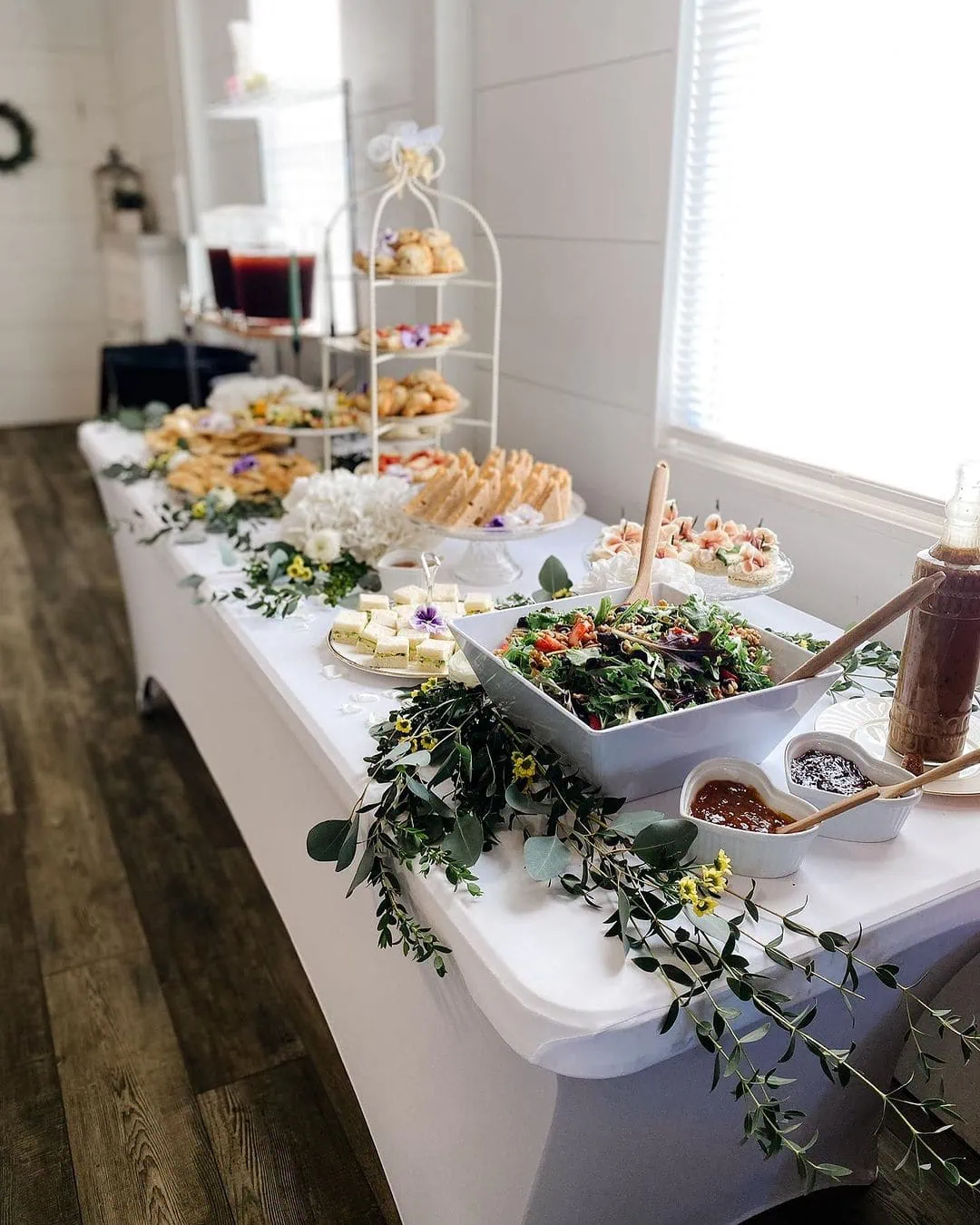 a picture of a tea party baby shower organized by Pop, Drop & Party Balloons in Illinois