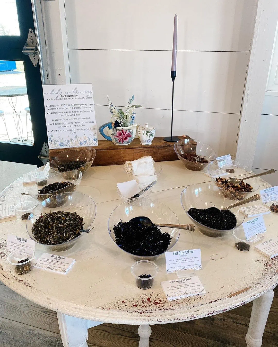 a picture of a tea party baby shower organized by Pop, Drop & Party Balloons in Illinois